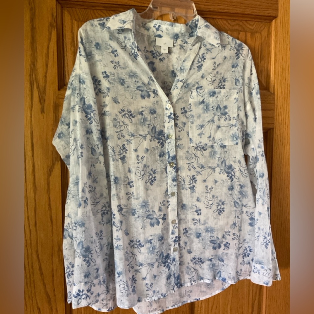 J Jill long sleeved buttoned flowered blouse